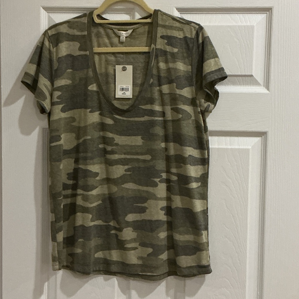 Lucky Brand Olive Camo V-Neck Short Sleeve Tee
